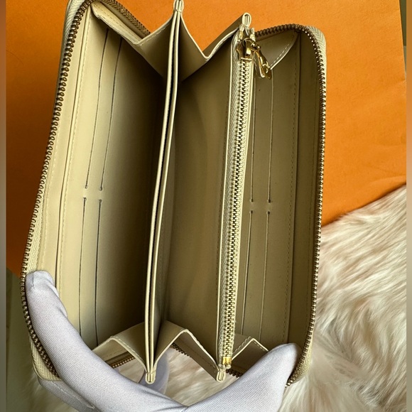 Auth Louis Vuitton Wallet EUC - Picture 8 of 14